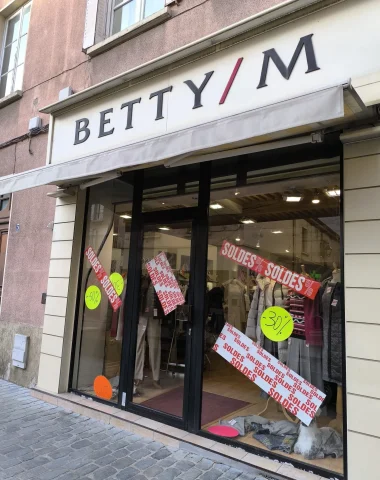 40 ans de commerce à Neuville